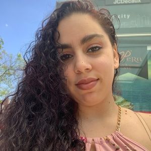 Meet your Posher, Iliana